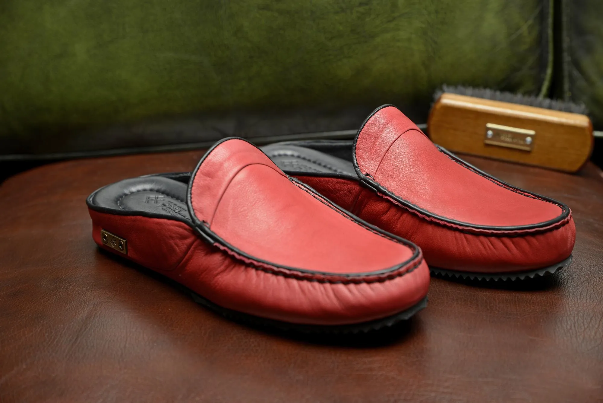 FOOT FEDERATION MOC-TOE WOMEN'S LEATHER SLIPPER U.S FLAG RED